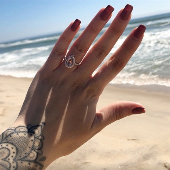 Women’s engagement wedding birthday ring - Picture 5 of 8